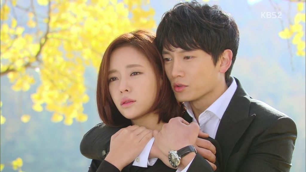 Ji Sung embracing Hwang Jung-eum