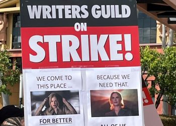 Hollywood Terancam Lumpuh! Para Penulis WGA Mogok Massal