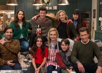 Michelle Pfeiffer Bawa Kehangatan dan Kekacauan ke Musim Liburan Lewat Trailer OH. WHAT. FUN