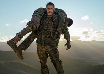 Alan Ritchson Hadapi Mesin Alien Mematikan di Trailer Film Sci-Fi Netflix War Machine