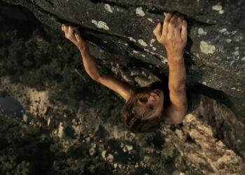 Trailer Baru “Apex” Dirilis, Charlize Theron Hadapi Teror Mematikan di Alam Liar