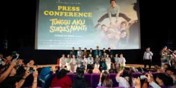 Tunggu Aku Sukses Nanti Jadi Film yang Memeluk Lelah Para Pejuang Hidup dan Tulang Punggung Keluarga Akan Menghangatkan Saat Lebaran 2026 di Bioskop