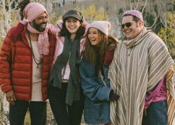 Liburan Berubah Jadi Bencana di Trailer Couples Weekend