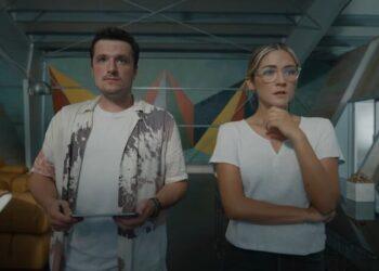 Isabelle Fuhrman & Josh Hutcherson Hadapi Ancaman Alien di Signal One