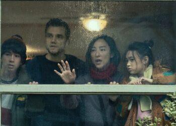 Wagner Moura & Greta Lee Terjebak dalam Teror Misterius di The Last House