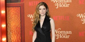 Anna Kendrick Resmi Sutradarai Adaptasi The Seven Husbands of Evelyn Hugo untuk Netflix