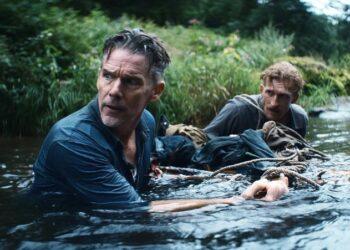 Ethan Hawke Jadi Penyelundup Emas di Trailer The Weight