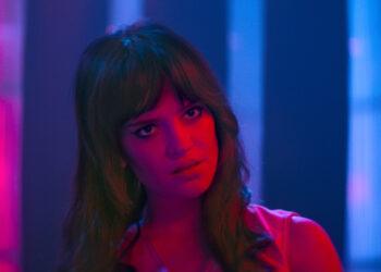 Trailer Her Private Hell Dirilis, Sophie Thatcher Hadapi Teror Berdarah di Kota Futuristik