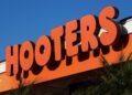 Kisah Berdirinya Restoran Ikonik Hooters Bakal Diangkat ke Layar Lebar