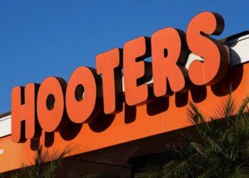 Kisah Berdirinya Restoran Ikonik Hooters Bakal Diangkat ke Layar Lebar