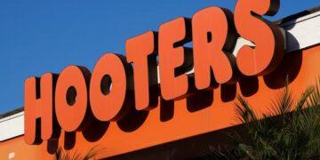 Kisah Berdirinya Restoran Ikonik Hooters Bakal Diangkat ke Layar Lebar