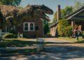 Review The End Of Oak Street  – Film Dinosaurus Terbaik Dalam 10 Tahun Terakhir?