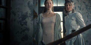 Monster: The Lizzie Borden Story Ungkap Sisi Gelap Lizzie Borden dalam Trailer Penuh Darah